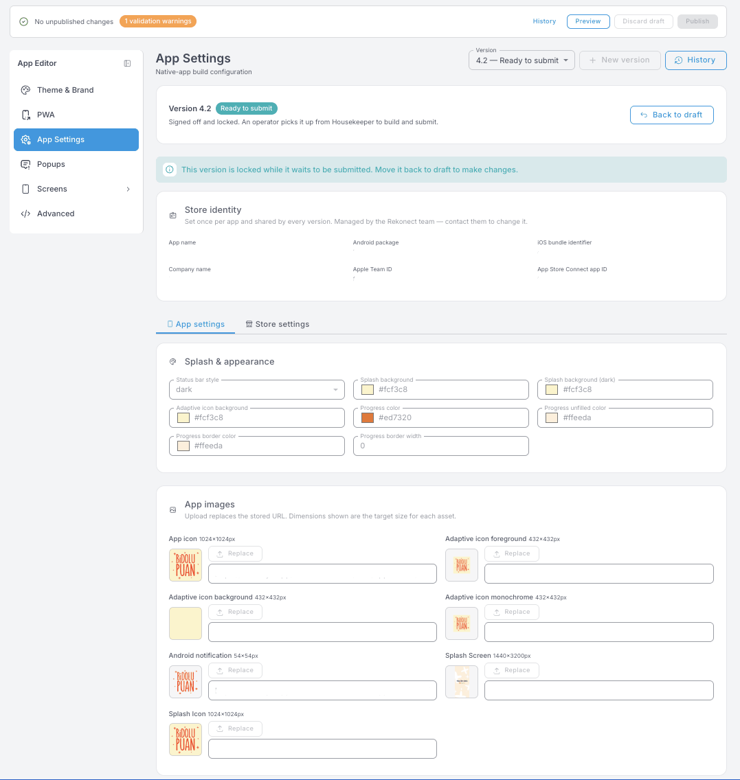App-Settings-Panel — Versionsauswahl mit „4.2 — Ready to submit“, schreibgeschützte Store identity und der Tab App settings mit Splash &amp; appearance und App images
