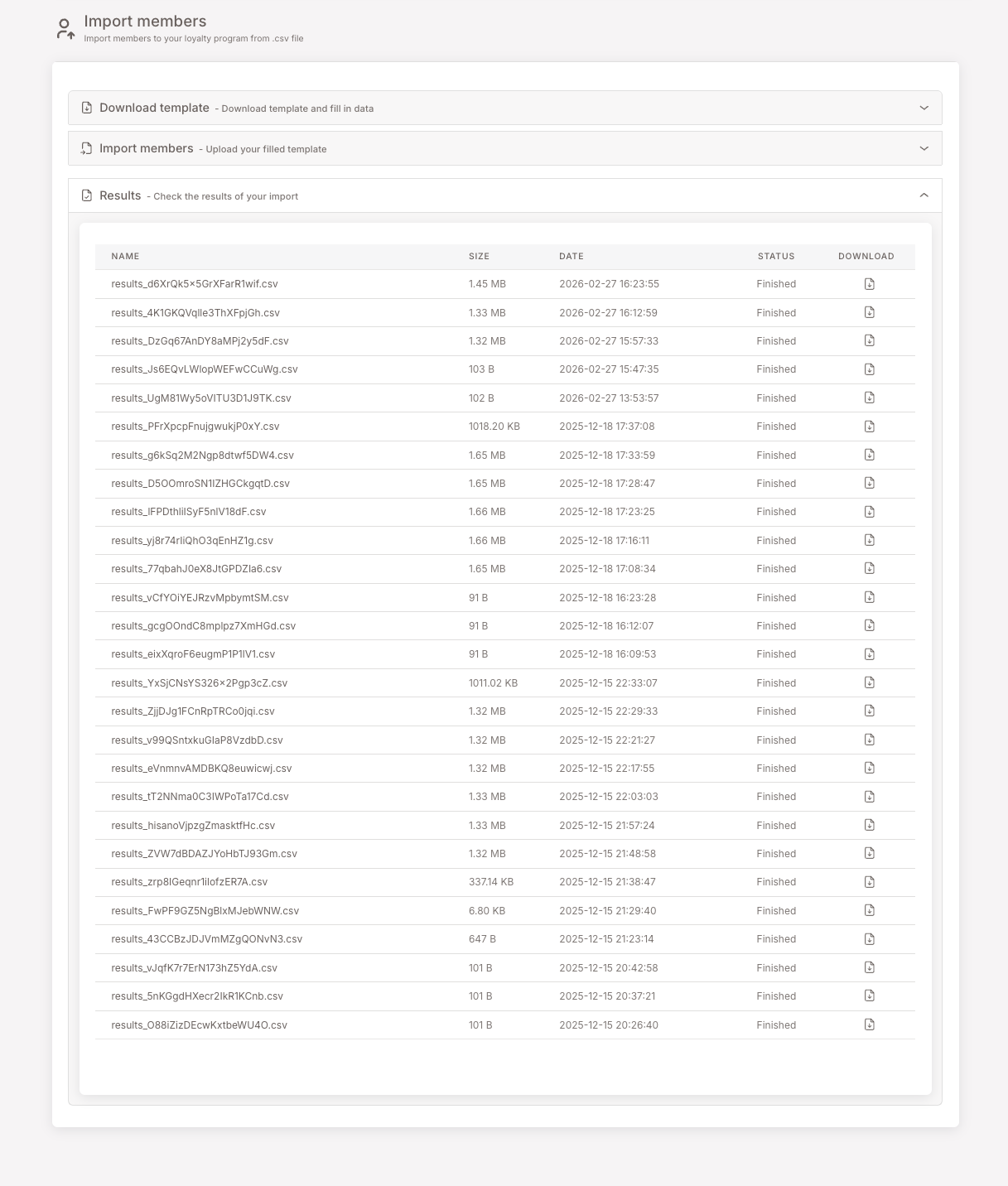 Karte „Ergebnisse" aufgeklappt. Tabelle mit den Spalten Name, Größe, Datum, Status, Download. Viele Zeilen sichtbar, jede mit einem CSV-Dateinamen (maskiert), Dateigröße, Datum/Uhrzeit, Status „Beendet" und einem Download-Symbol.