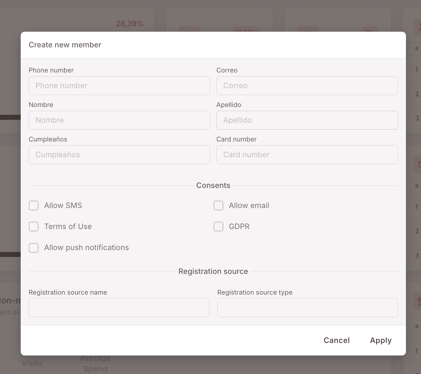 Yeni üye oluştur modalı. Telefon numarası, Correo, Nombre, Apellido, Cumpleaños, Kart numarası alanları. Altta: SMS izin ver, e-posta izin ver, Kullanım Şartları, GDPR, Anlık bildirim izin ver onay kutuları içeren Onaylar bölümü. Ardından ad ve tür alanları içeren bir Kayıt kaynağı bölümü. Altta sağda İptal / Uygula butonları.